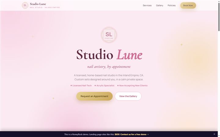 Preview of the Studio Lune demo site homepage